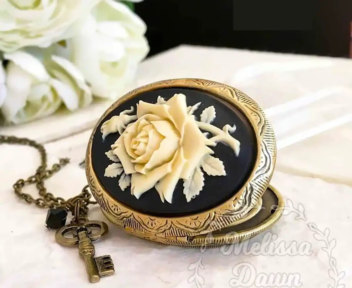 گردن آویز نوستالژی خاص