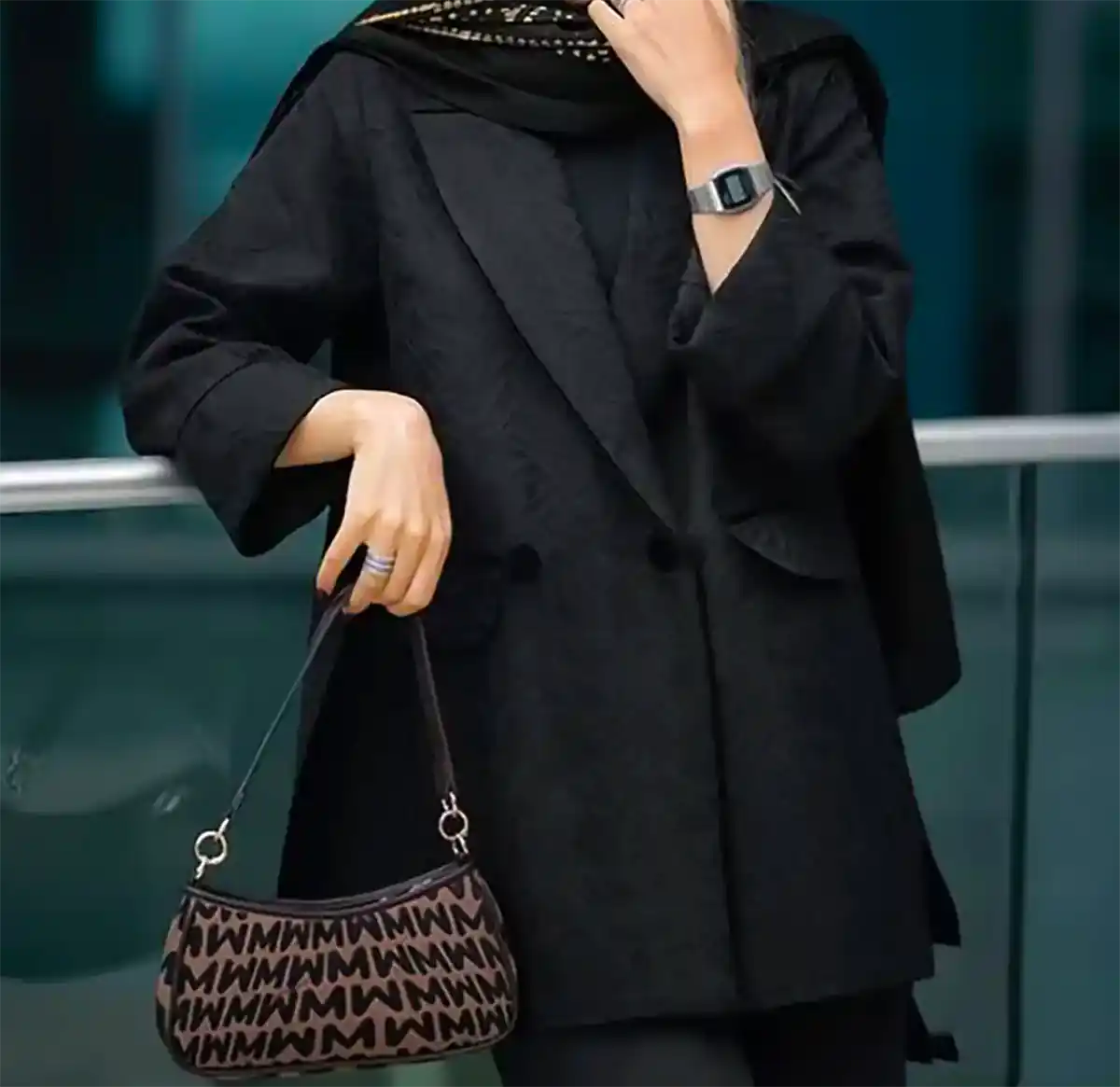 مانتو باکلاس مشکی