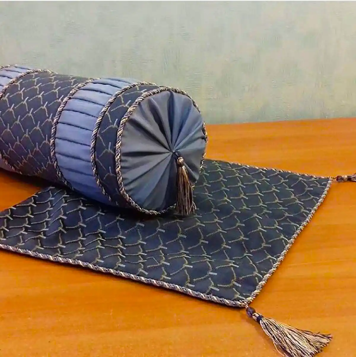 بالش لوله ای کلاسیک