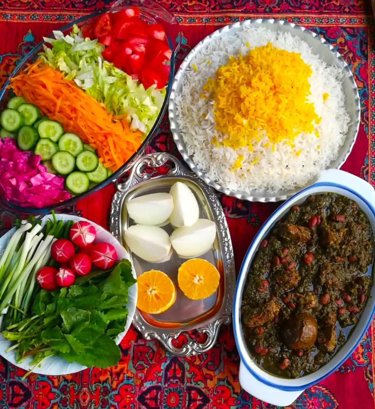 چیدن سفره غذای ایرانی