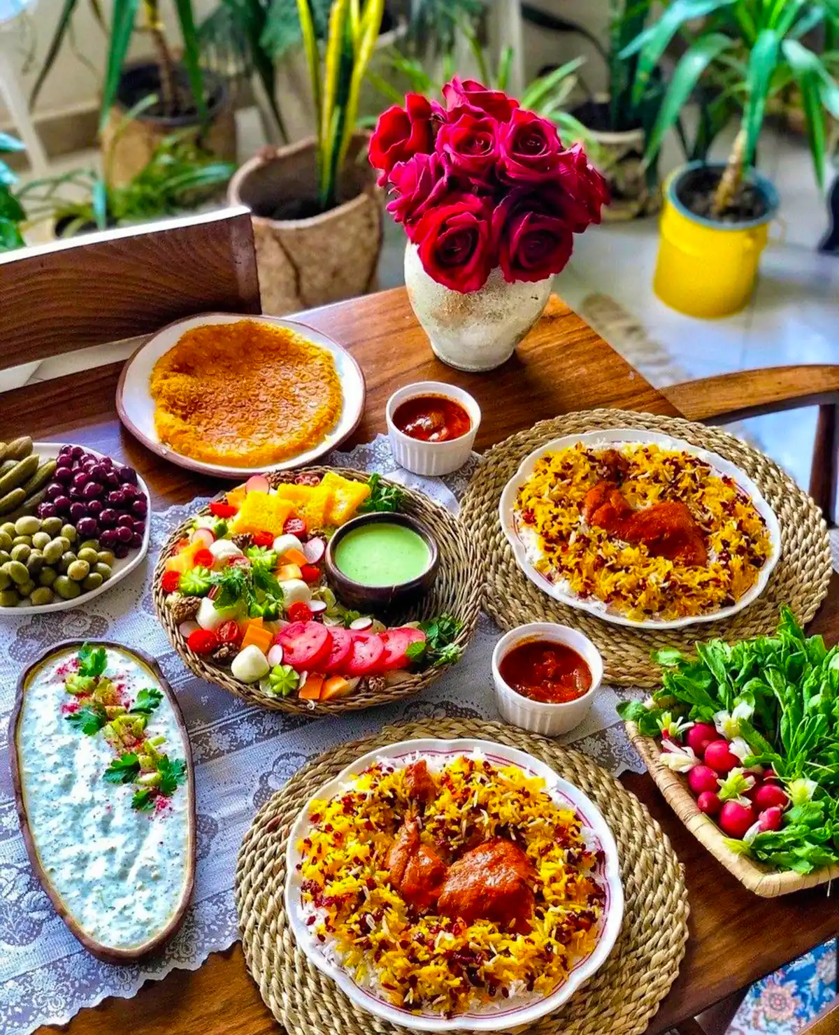 چیدن سفره غذای ایرانی