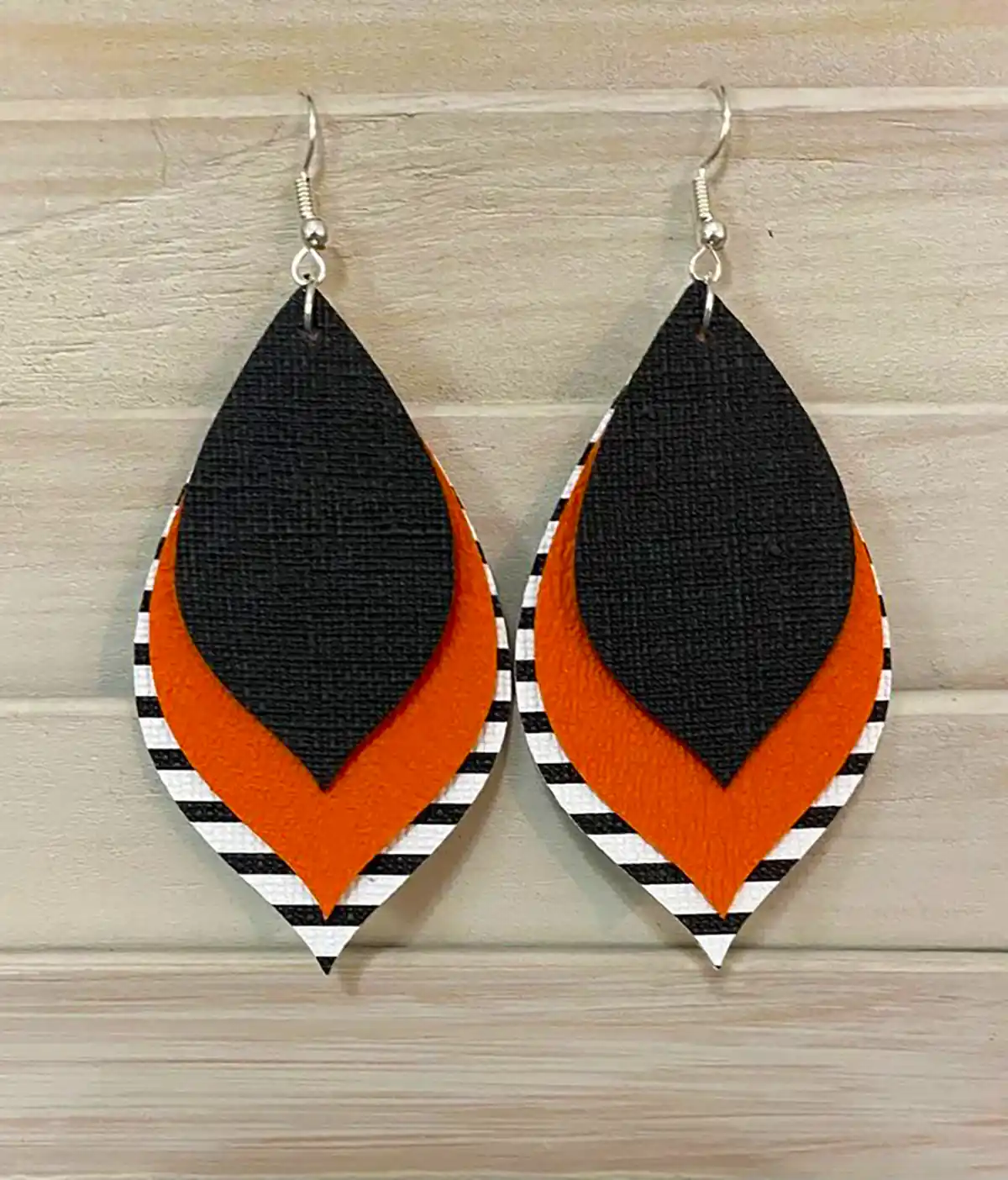 گوشواره چرمی دستساز شیک