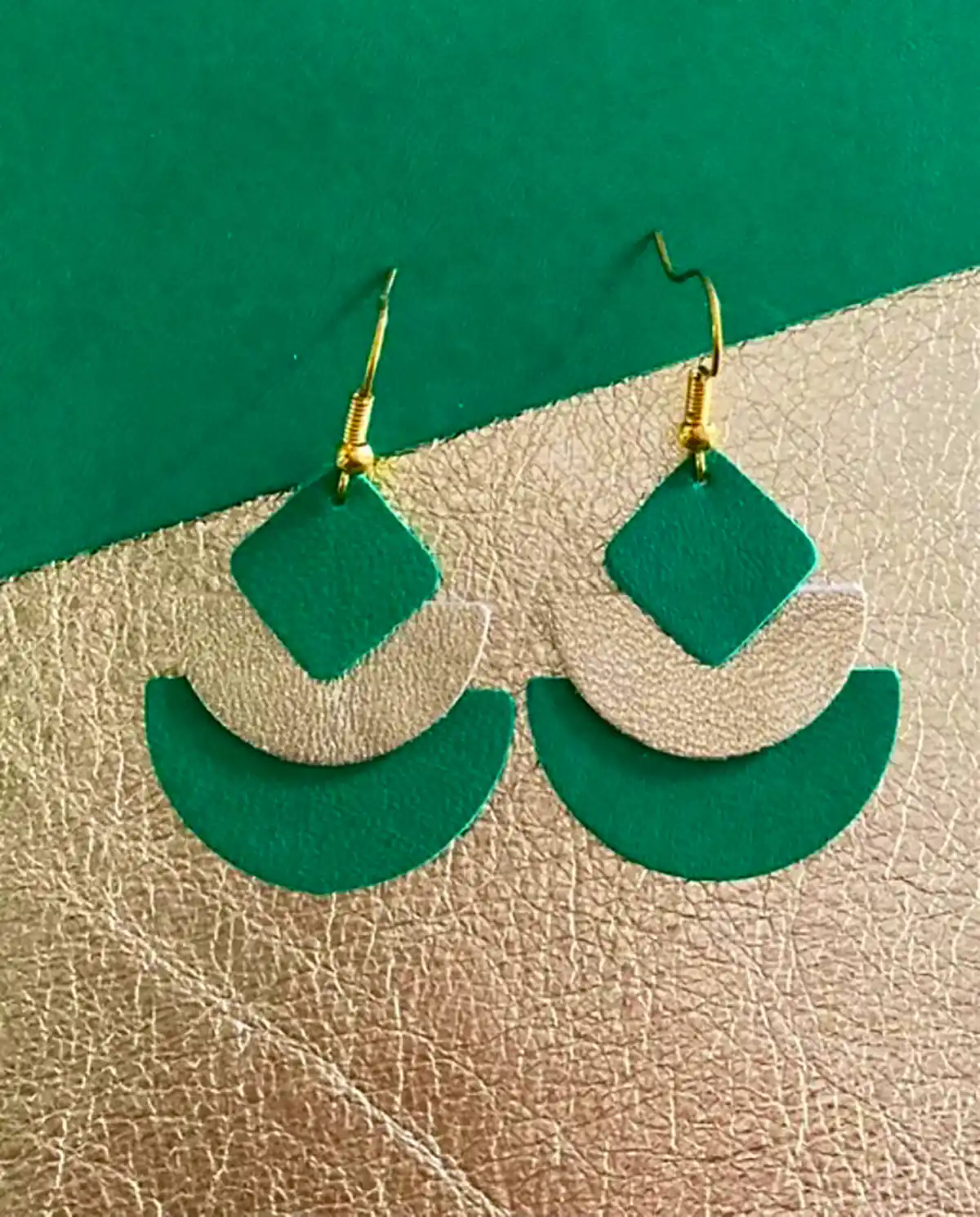 گوشواره چرمی دستساز شیک