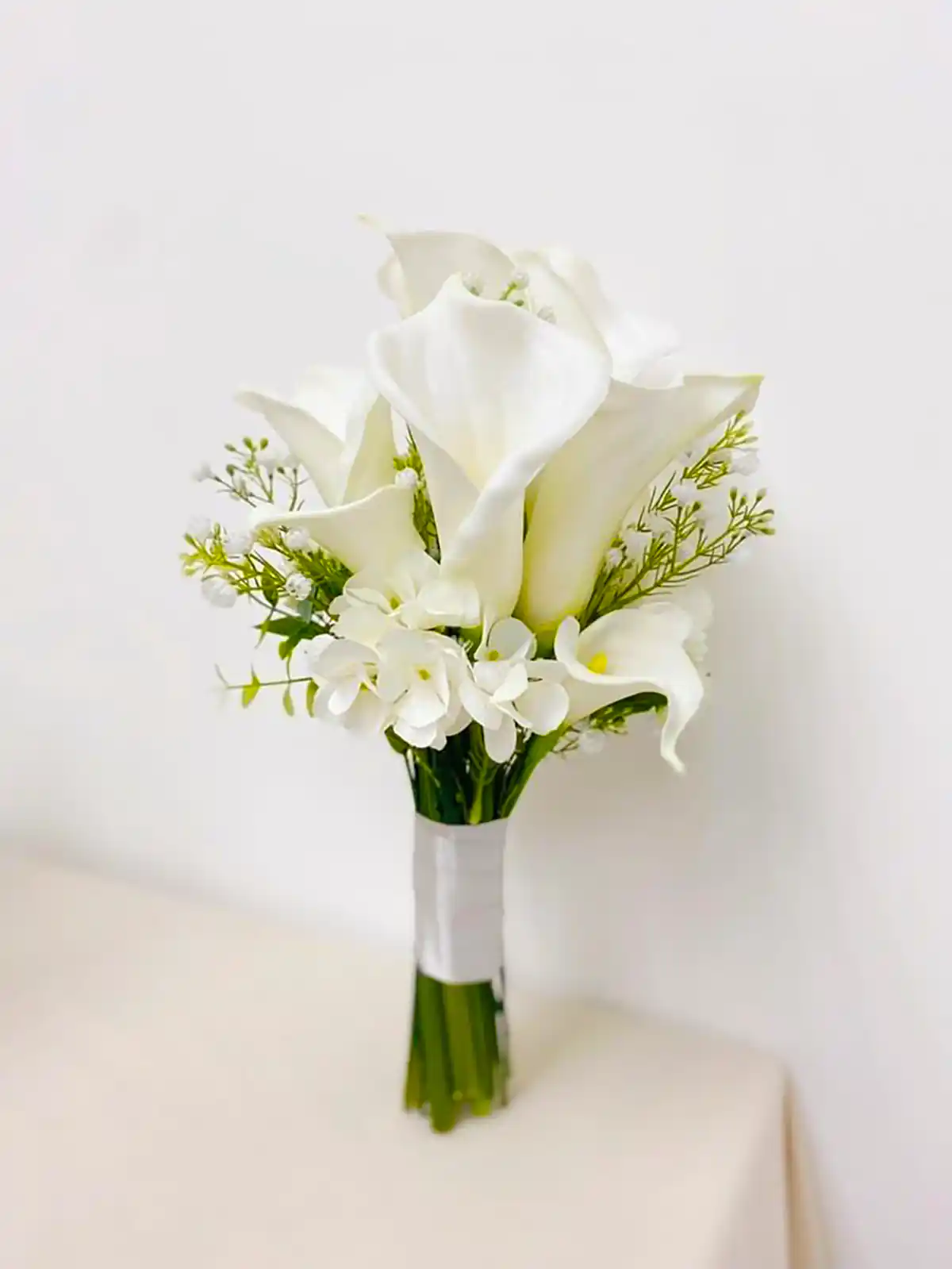 دسته گل شیپوری سفید عروس