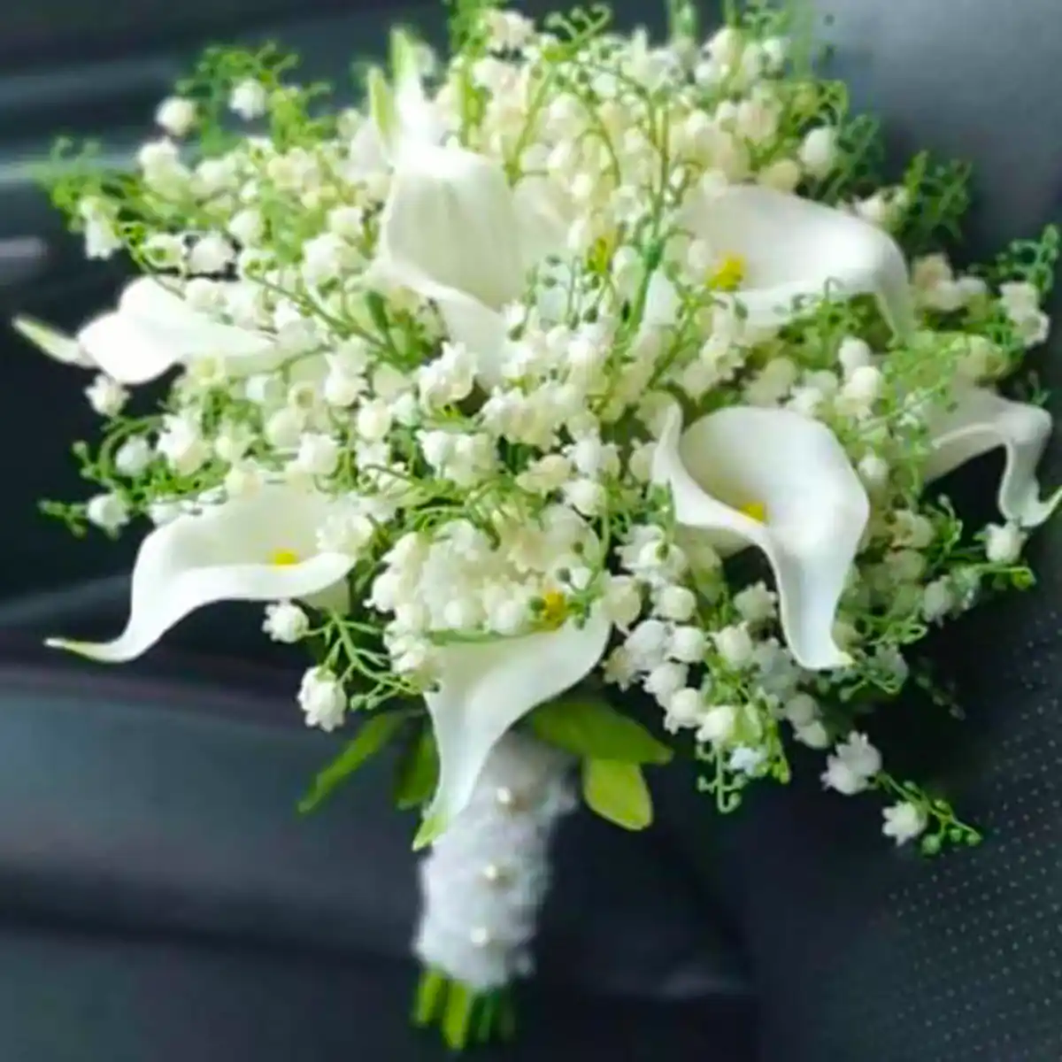 دسته گل شیپوری سفید عروس