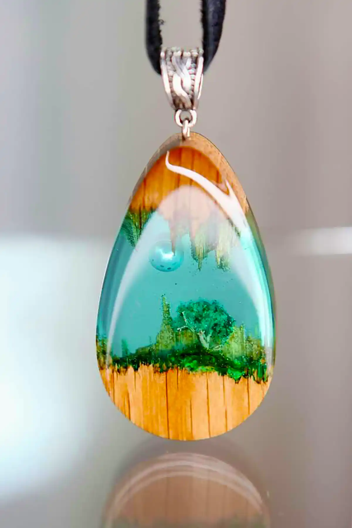گردنبند چوبی کلاسیک