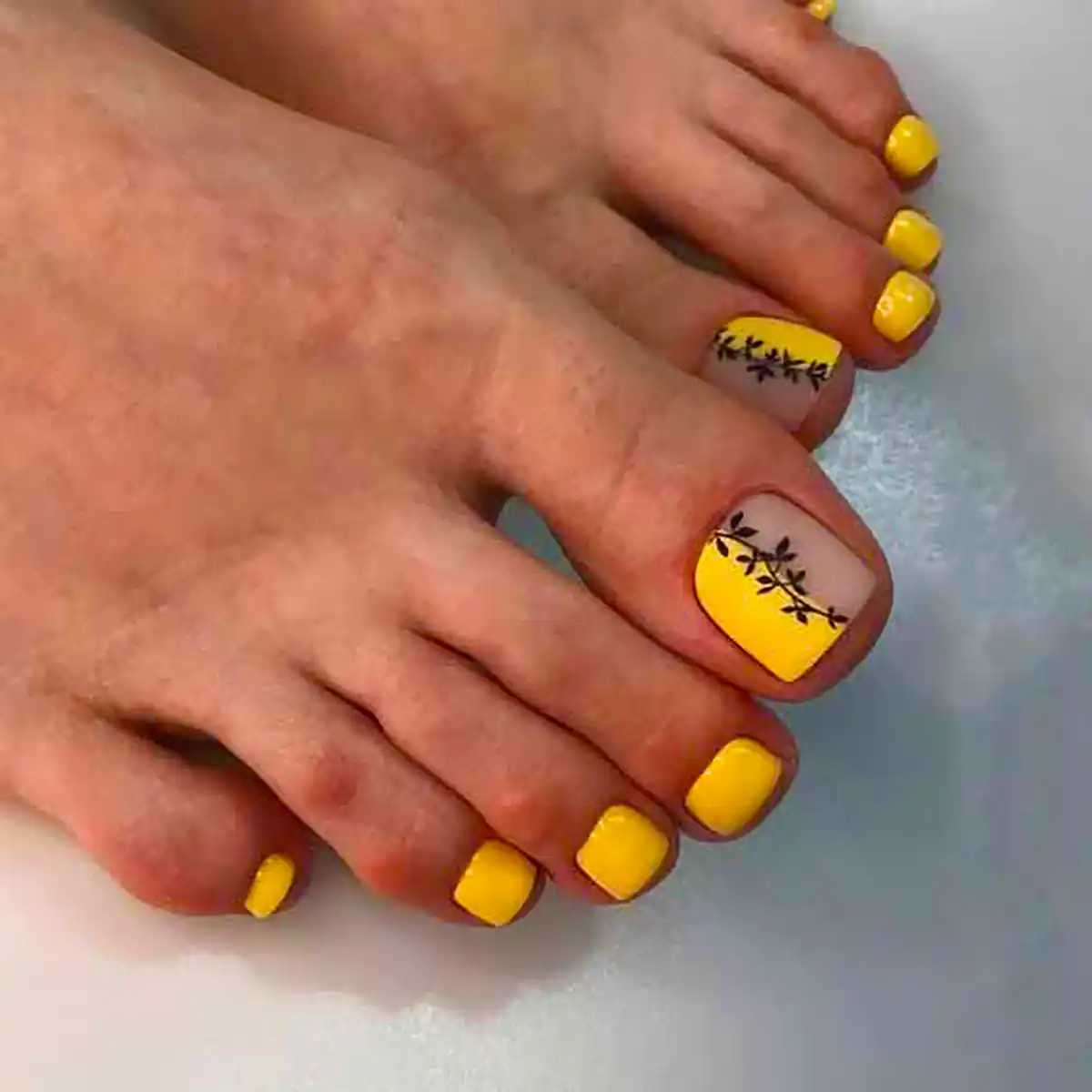 ژلیش شیک ناخن پا