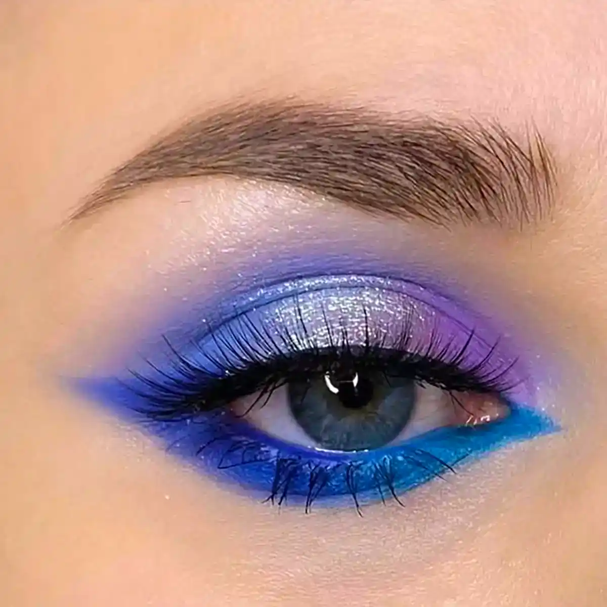 سایه چشم رنگی خاص