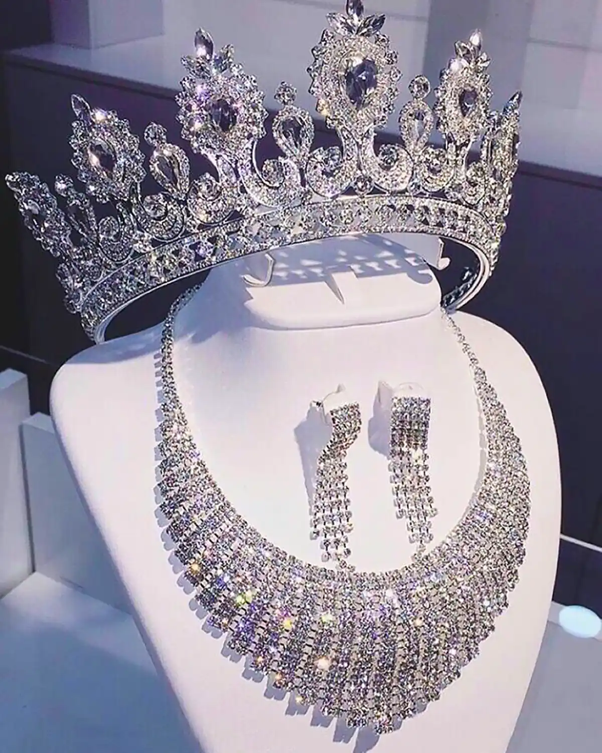 سرویس جواهر و تاج عروس