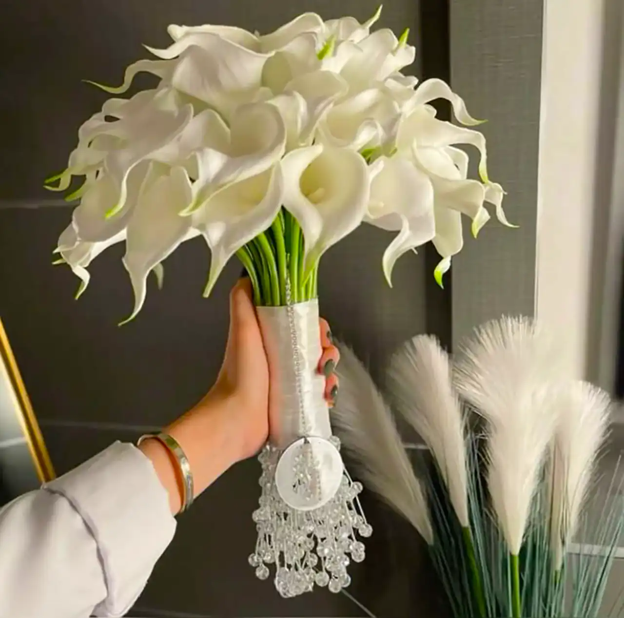 دسته گل سفید عروس