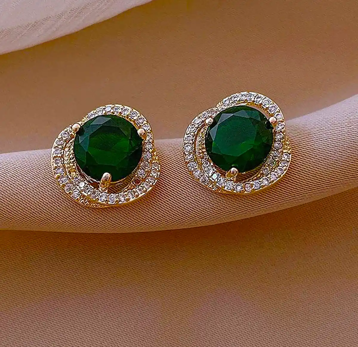 گوشواره کلاسیک زمردی