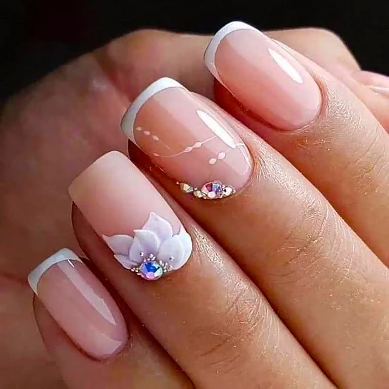 فرنچ کلاسیک ناخن