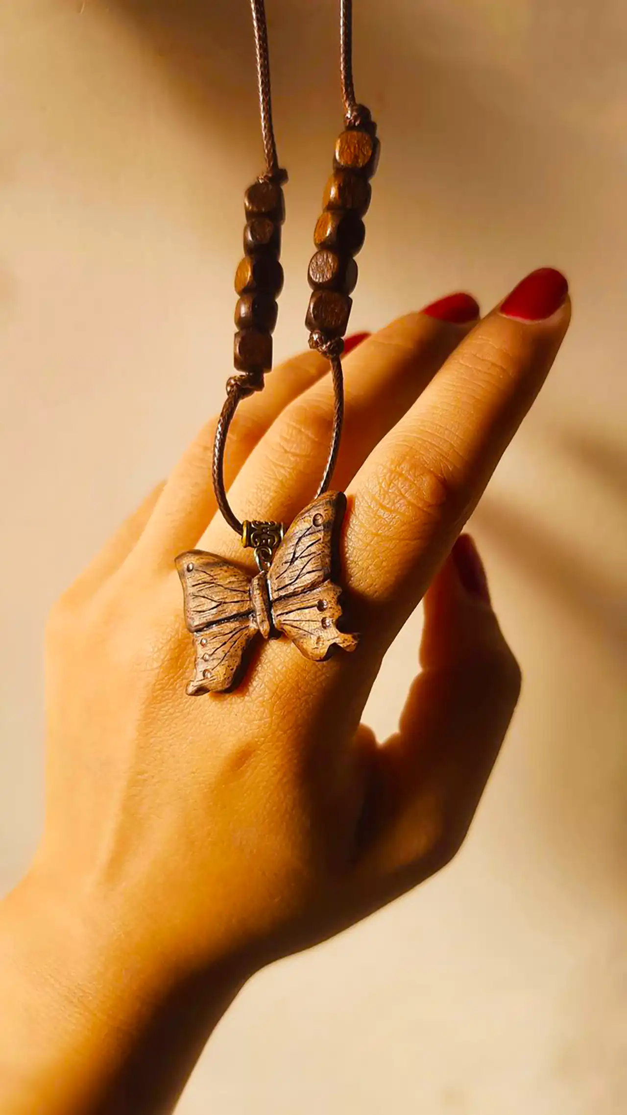 گردنبند پروانه چوبی