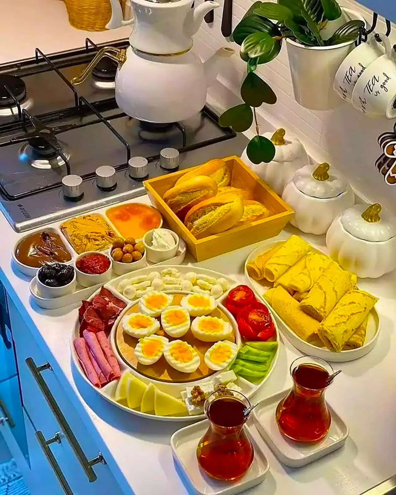 سرو صبحانه گرم لاکچری