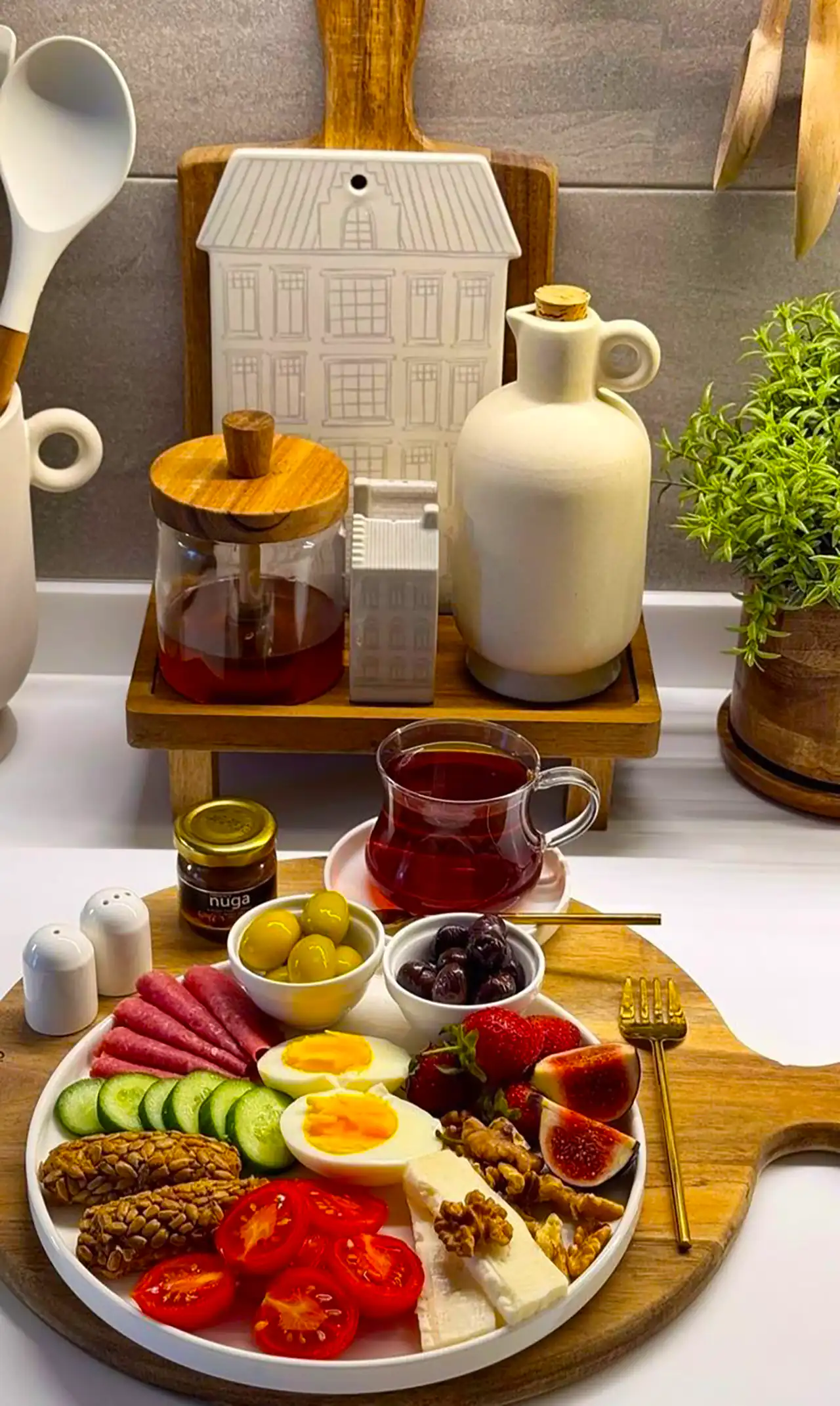 سرو صبحانه گرم لاکچری