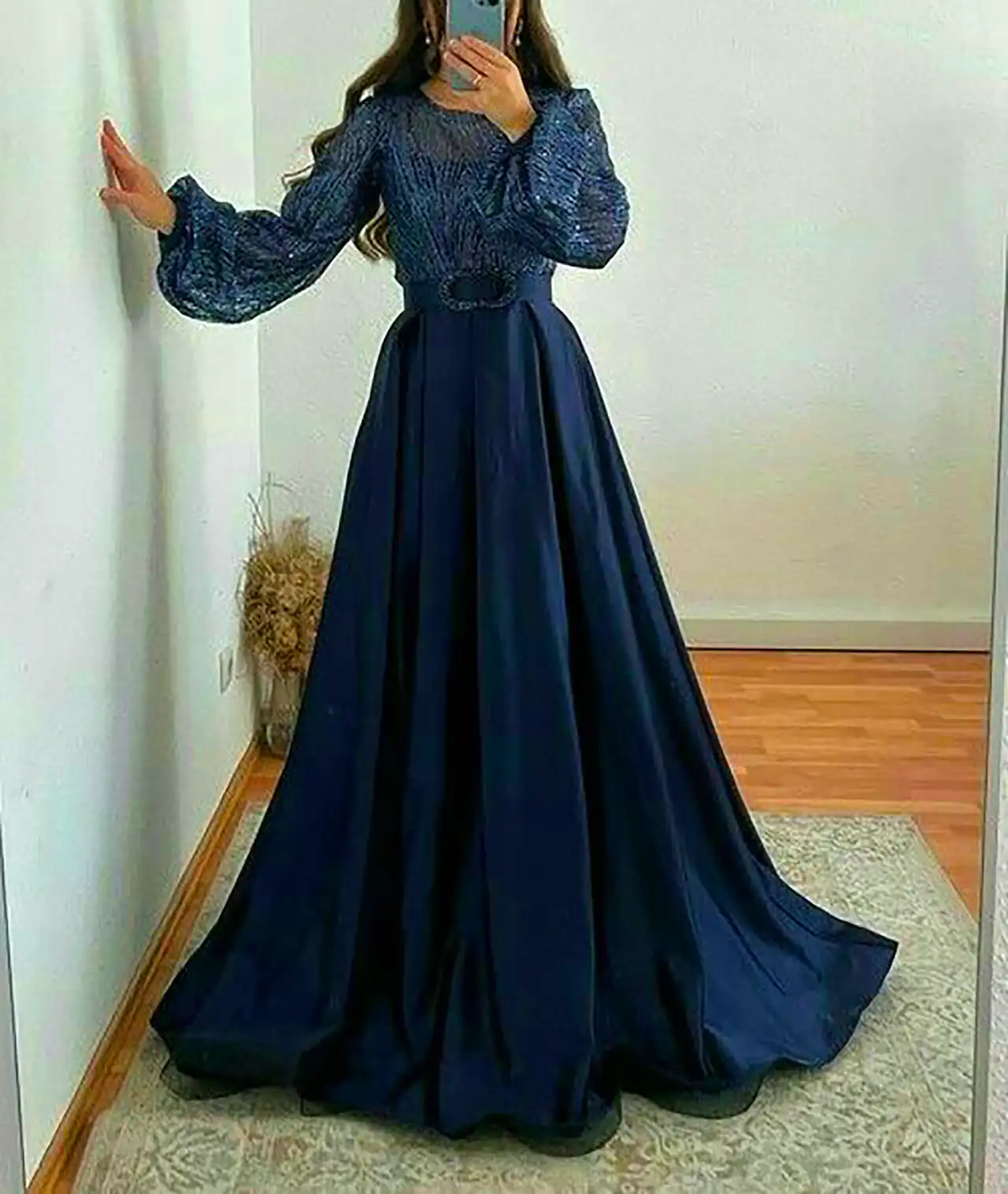 ماکسی بلند پوشیده ساتن