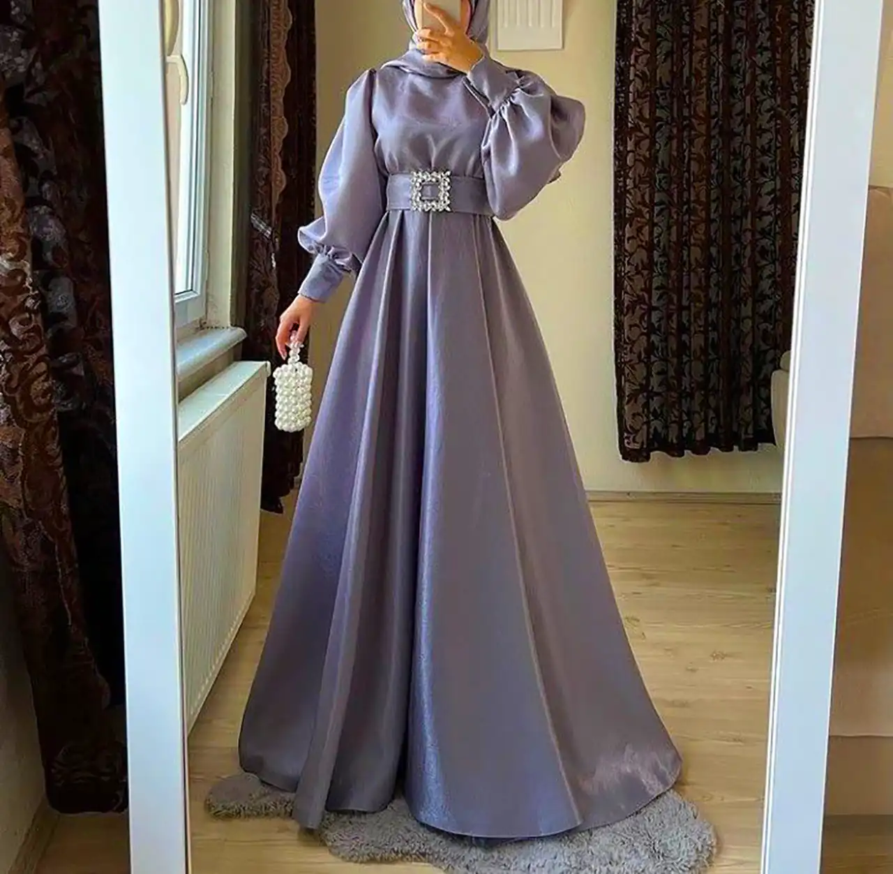 ماکسی بلند پوشیده ساتن