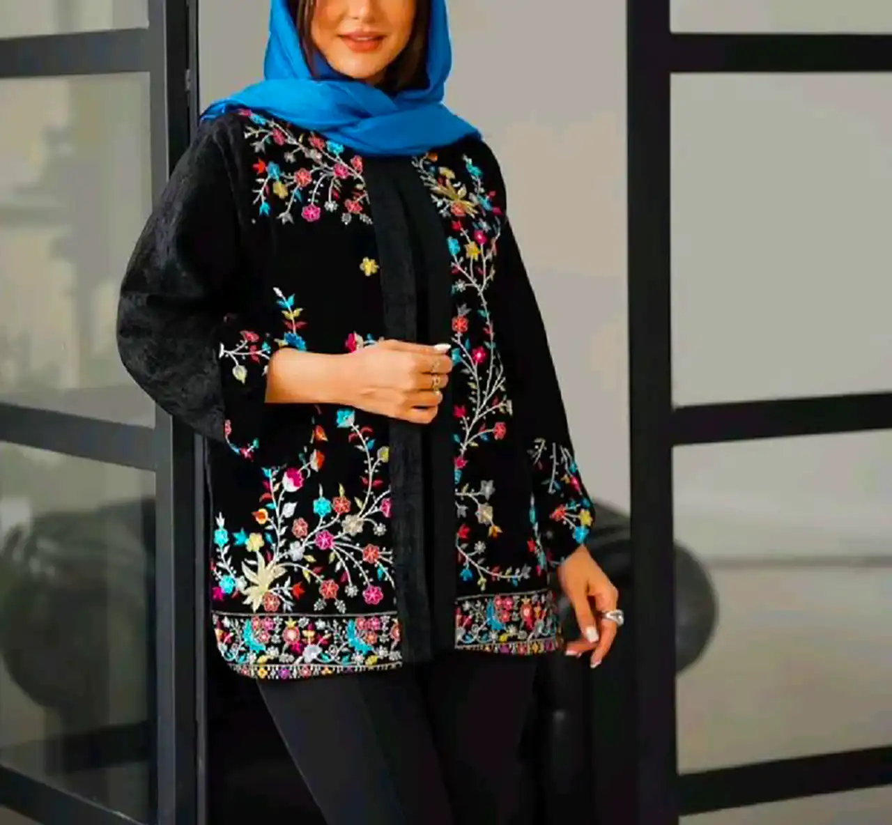 مانتو مشکی مناسب پاییز