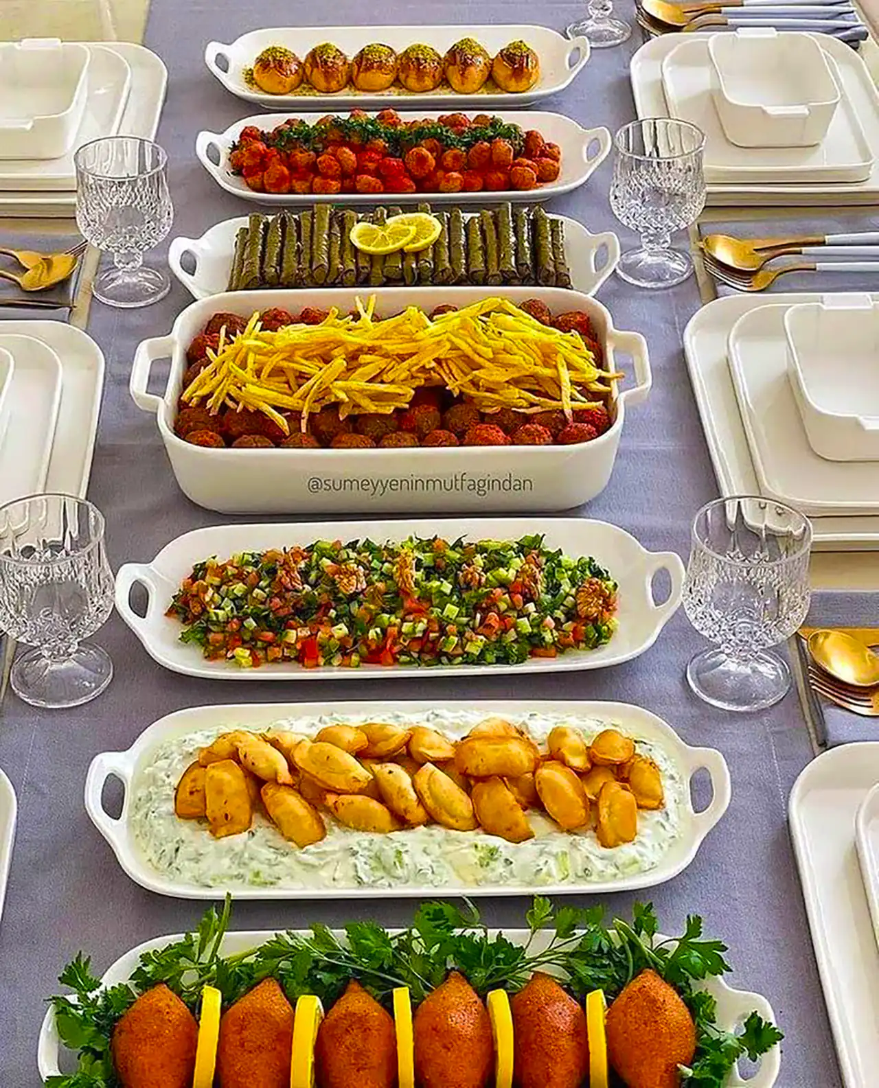 میز شام مهمانی