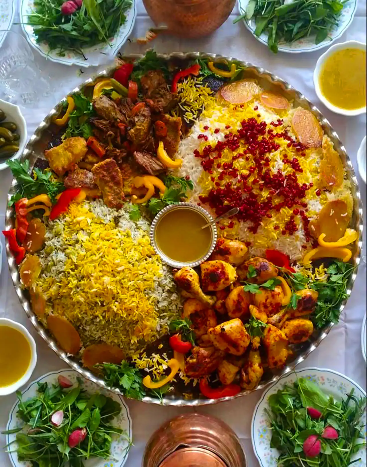 سرو غذا ایرانی در سینی