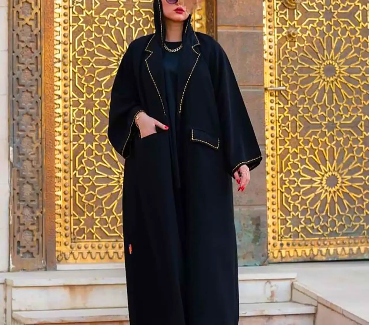 تیپ زنانه با مانتو مشکی
