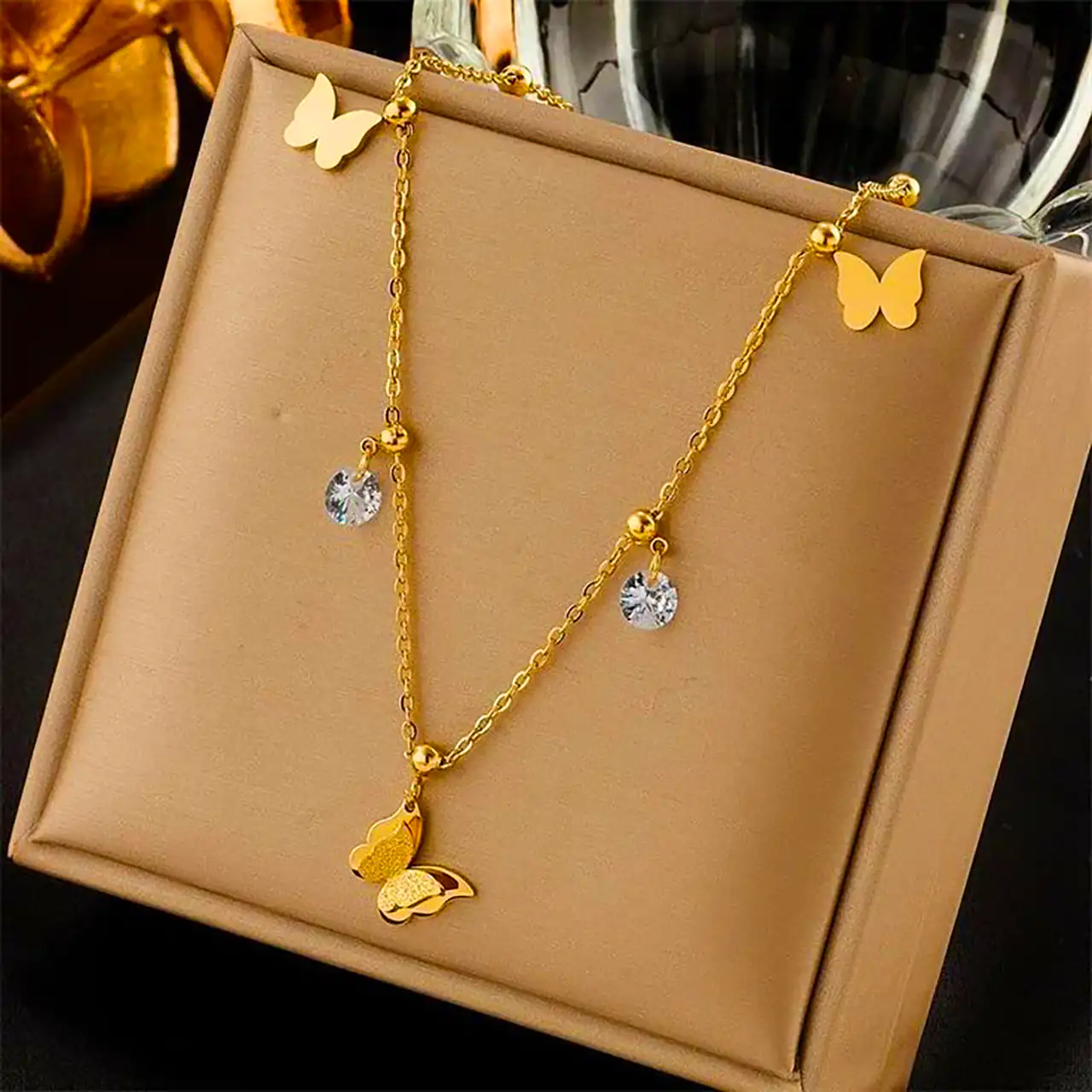 زنجیر گردنی پروانه ای