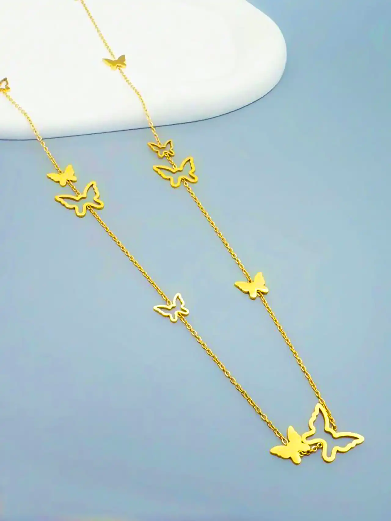 زنجیر گردنی پروانه ای