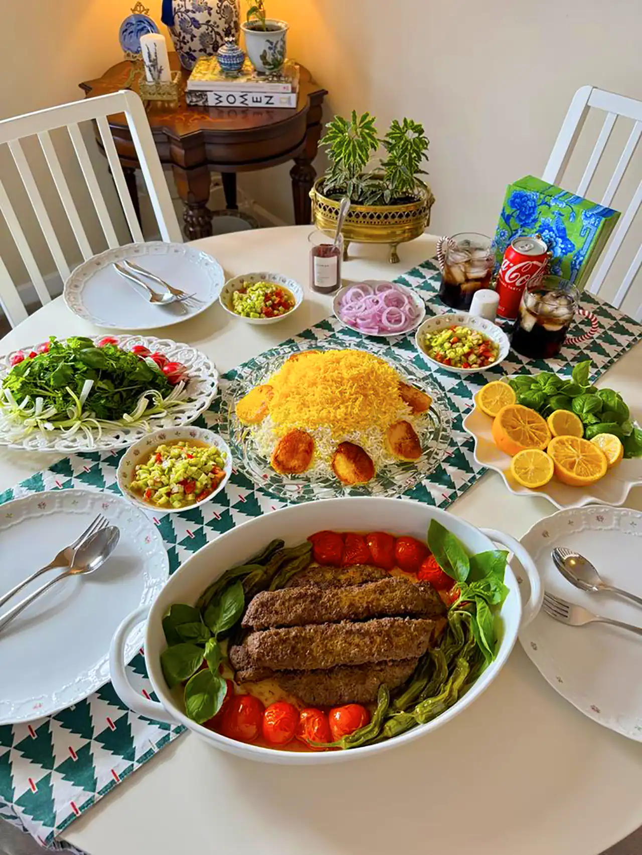 میز شام ساده مهمانی خانوادگی