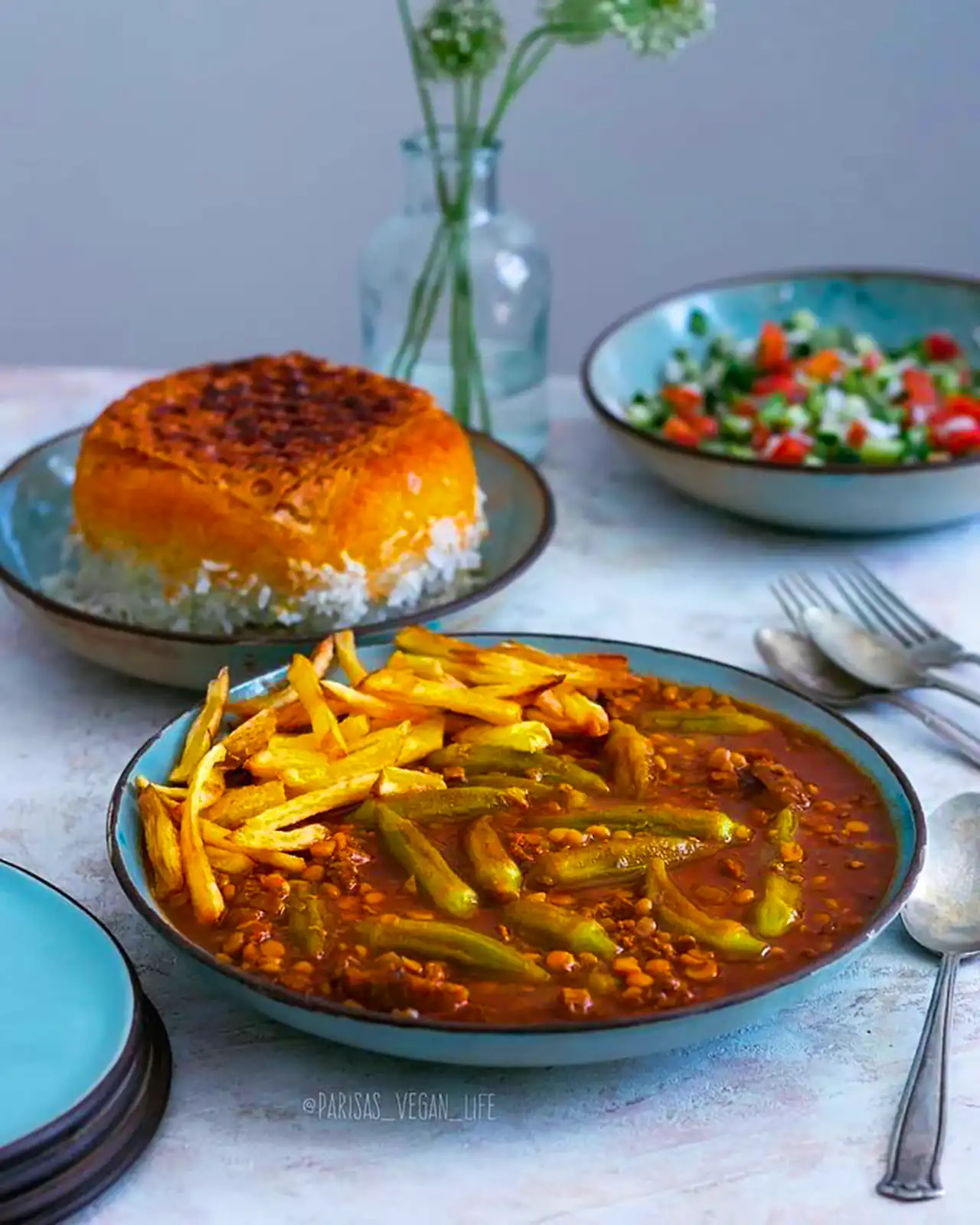 میز شام ساده مهمانی خانوادگی