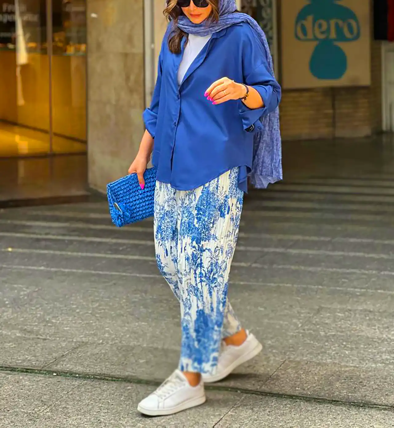 پیراهن آبی زنانه
