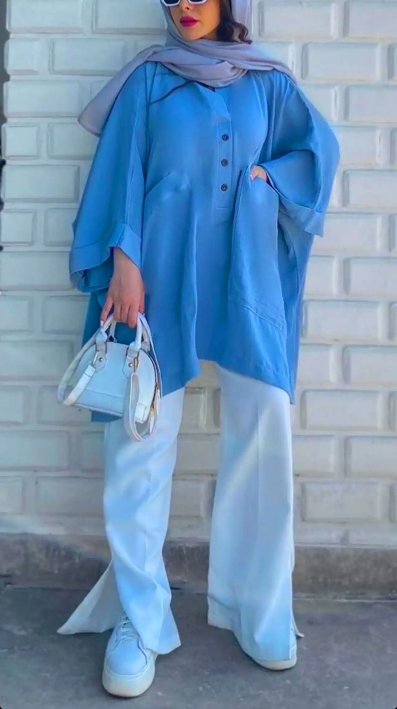 پیراهن آبی زنانه
