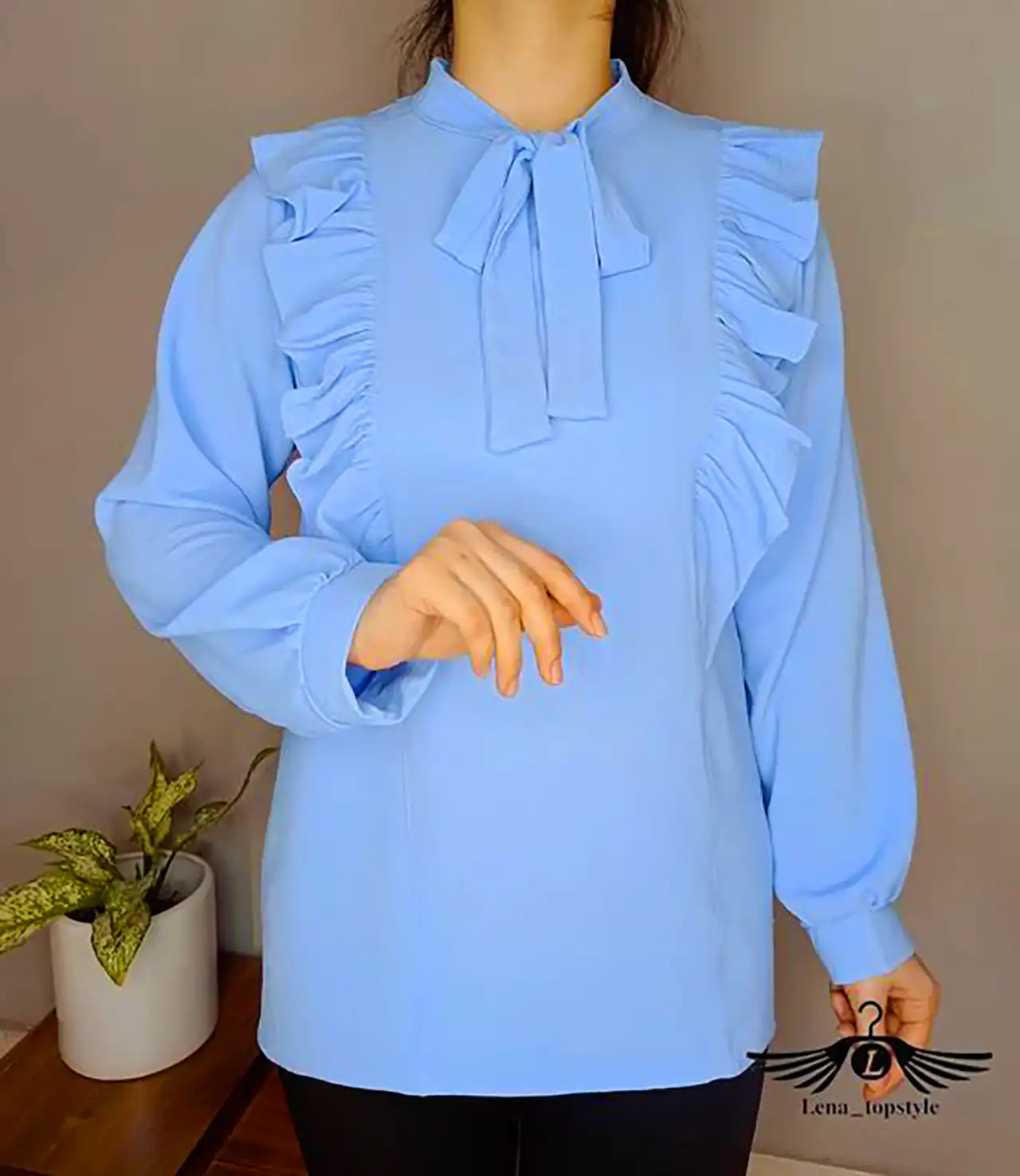 پیراهن آبی زنانه