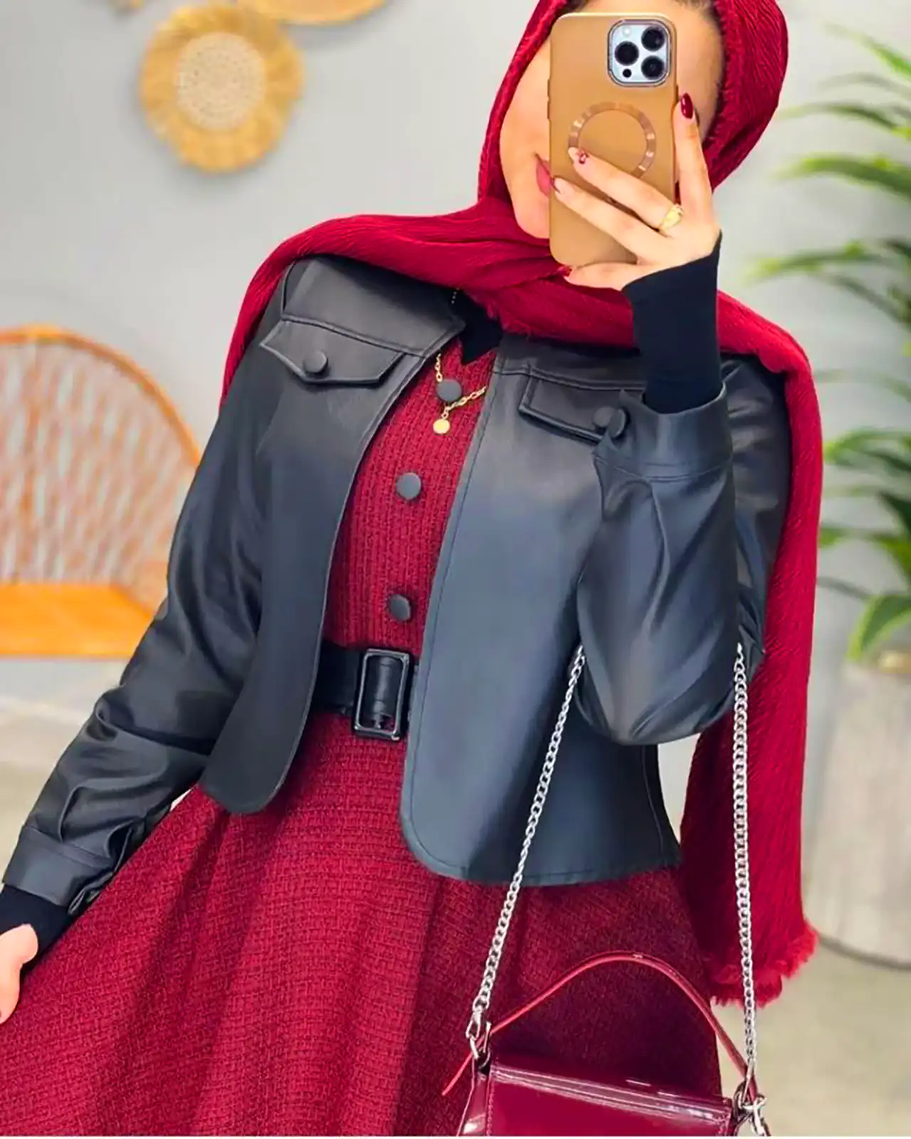 تیپ زنانه با کت چرم
