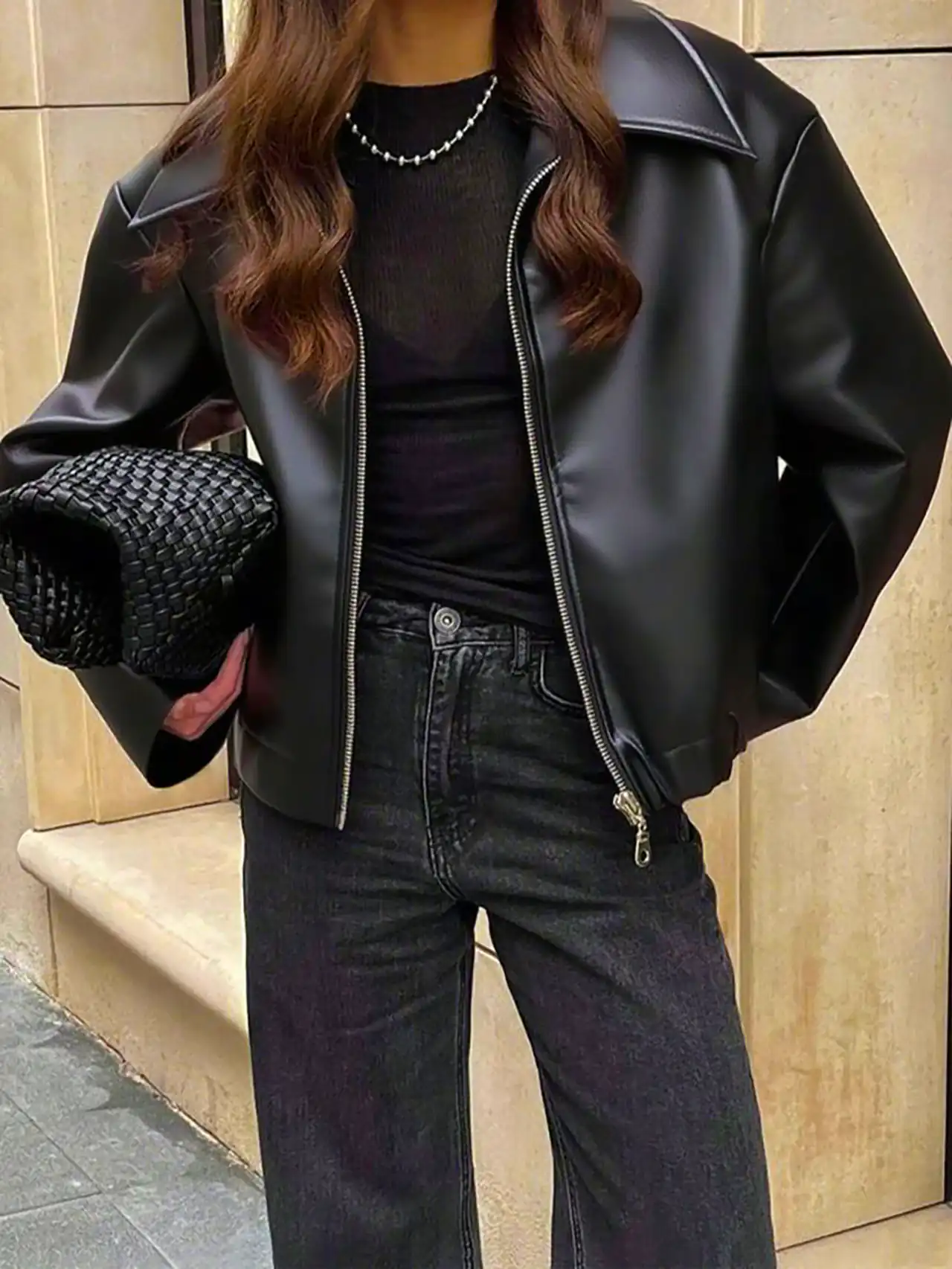 تیپ زنانه با کت چرم