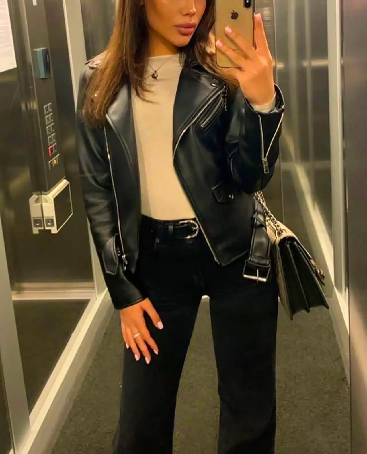 تیپ زنانه با کت چرم