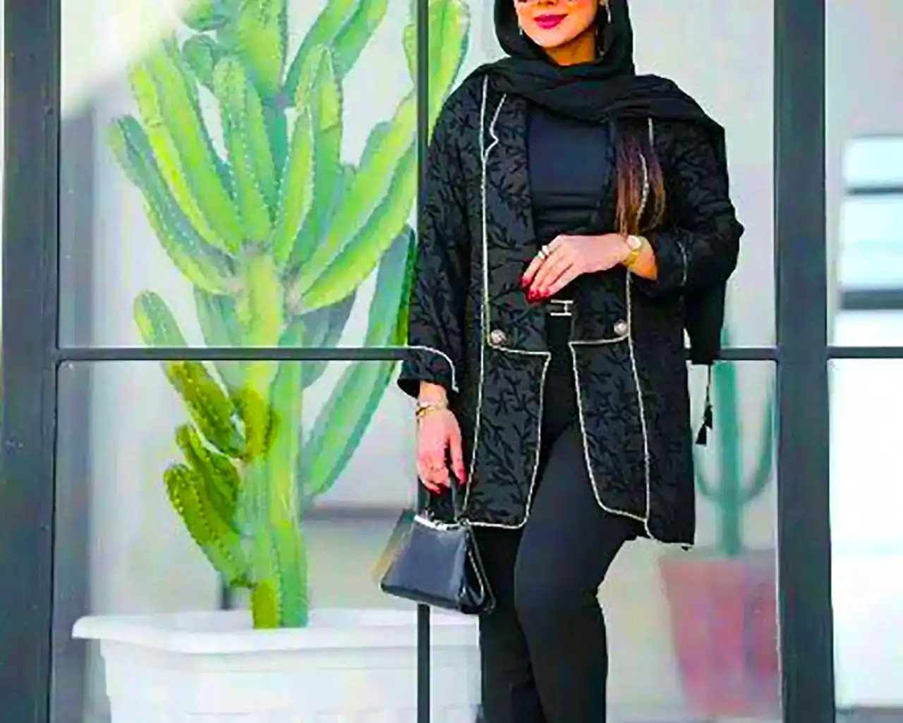 مانتو با رنگ مشکی